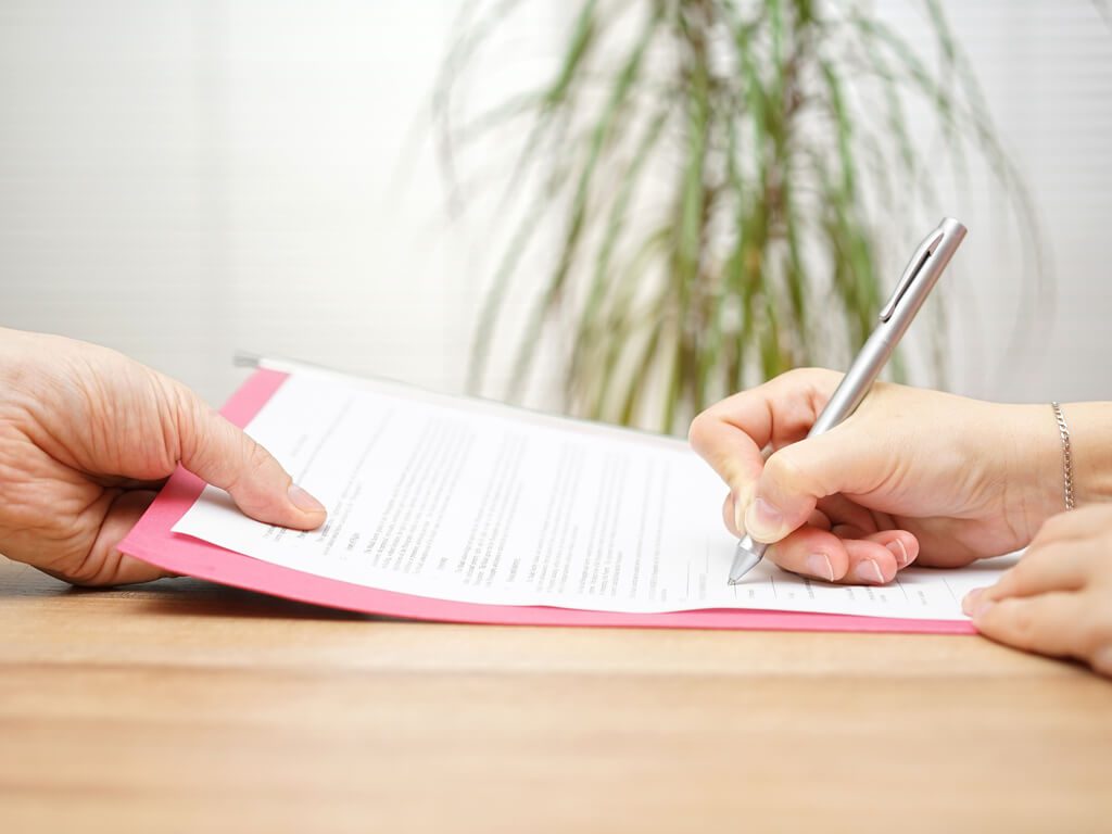 employee signing a severance agreement